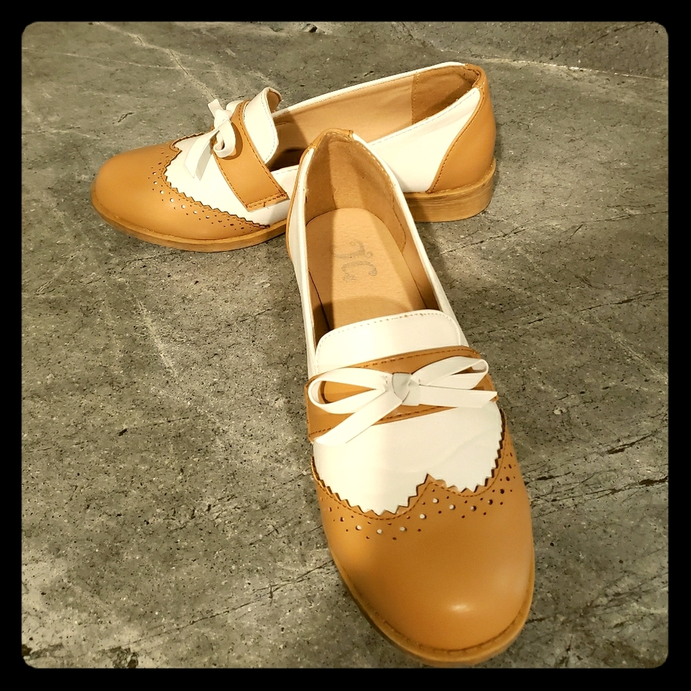 Women's Spectator oxfords size 7